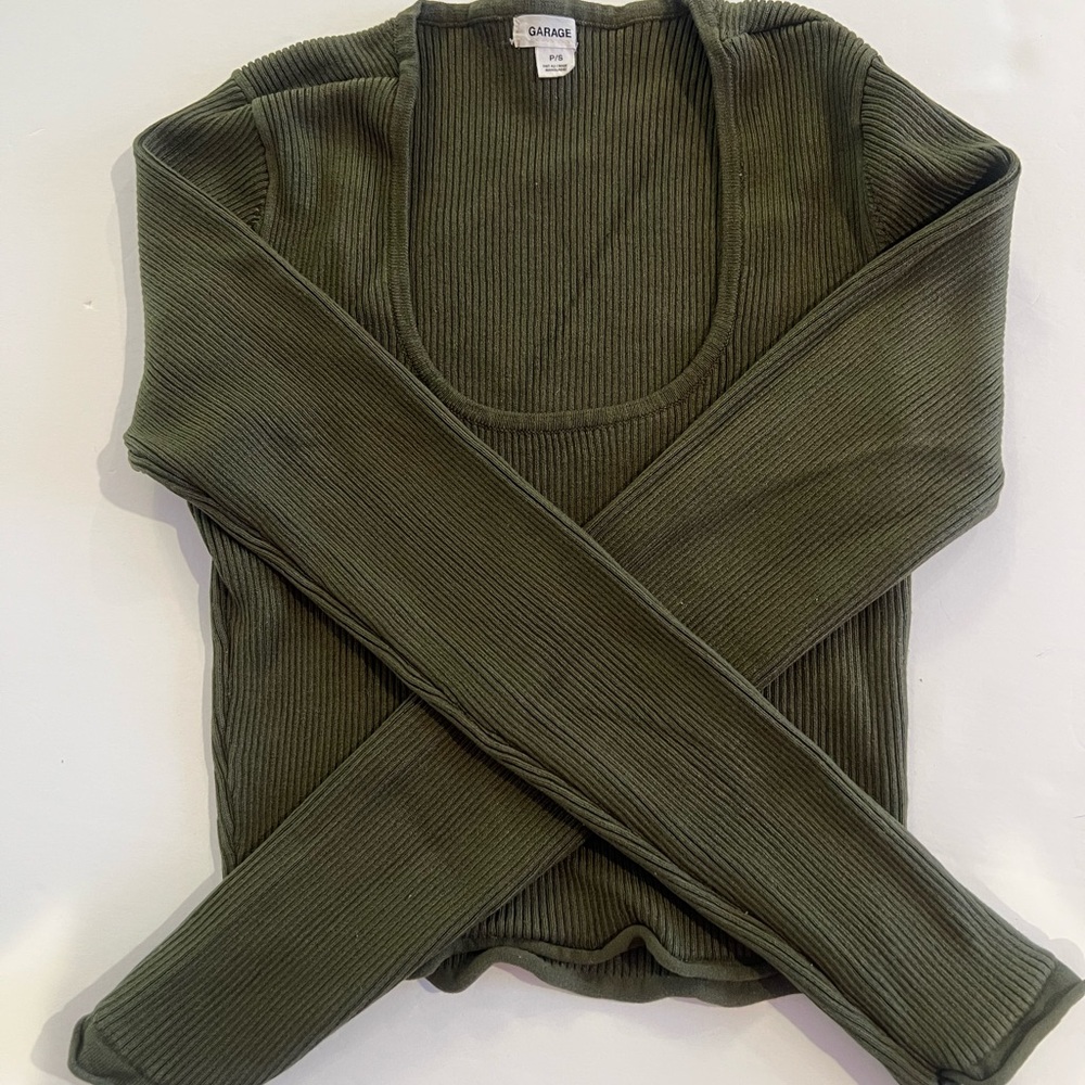 Long sleeve green cropped top